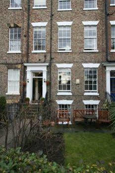 Blossoms York Guesthouse Exterior photo