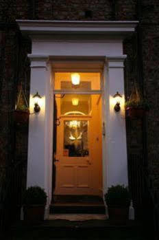Blossoms York Guesthouse Exterior photo